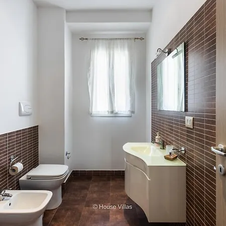 House&villas - La Maison Du Lion Rouge Apartmán *