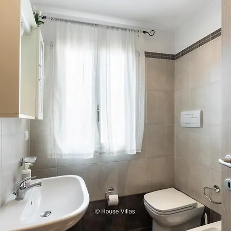 House&villas - La Maison Du Lion Rouge Apartmán *